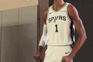 NBA季前赛篮网vs热火在线直播免费观看_NBA季前赛篮网vs热火在线观看_NBA季前赛篮网vs热火在线直播即将开启第四年NBA职业生涯！你对新赛季的文班有什么期待